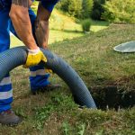 Betonowy zbiornik na ścieki – jak wybrać trwałe rozwiązanie przed montażem
